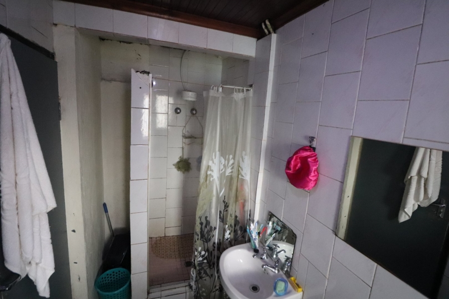 5 Bedroom Property for Sale in Lentegeur Western Cape